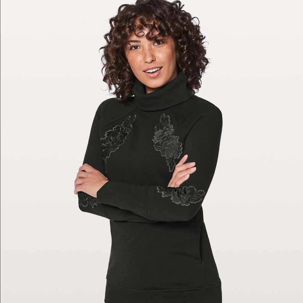 Lululemon flower turtle neck top